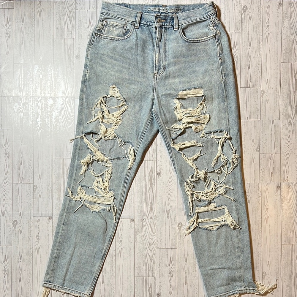 American Eagle Outfitters Light Blue Distressed Straight Leg Jeans Size 8